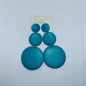 Gorgeous vintage style dangle earrings.